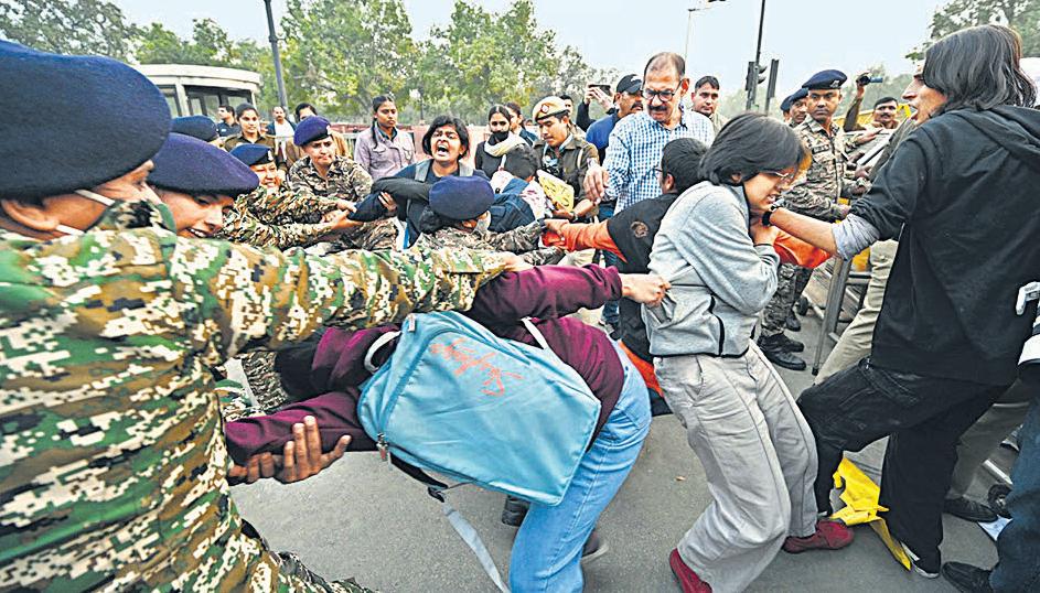 Police probe 'conspiracy' behind India Gate protest