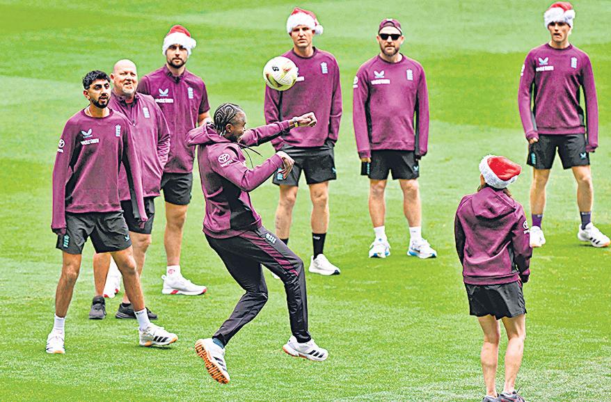 Oz for all-pace attack in Boxing Day Test at MCG