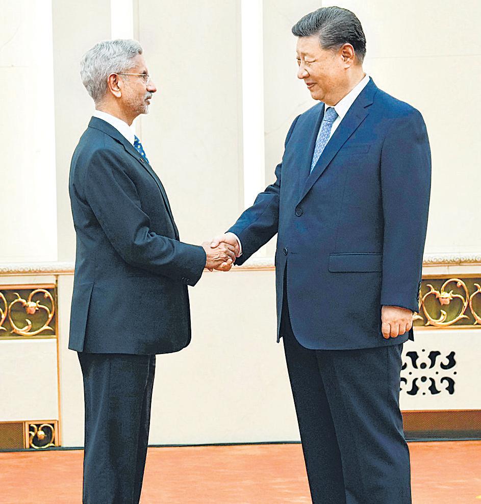 EAM meets Xi, shares latest in talks on ties