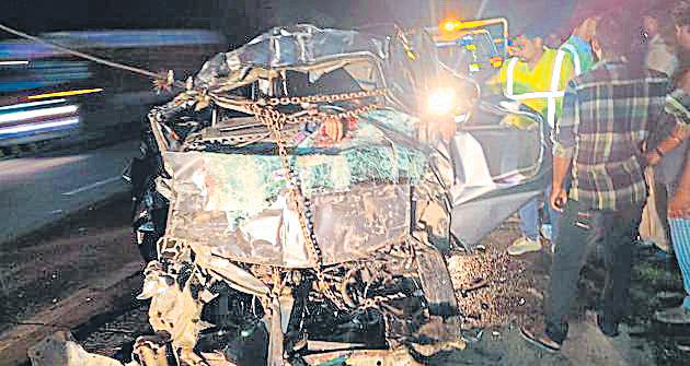 Six killed as car rams truck on Yamuna Expressway
