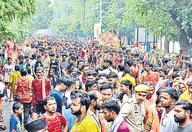 Downpour fails to dampen spirit on Sawan Shivratri