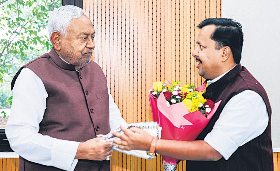 Focus on jobs, industries as Nitish chairs 1st Cabinet after re-election