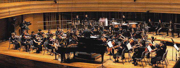 Young pianist delivers Rachmaninov's First Piano Concerto with bravura