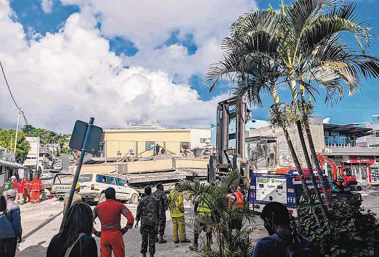 Building pancaked: 7.4-magnitude quake strikes Vanuatu