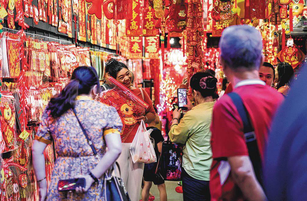 Public advised to check live crowd map before visiting CNY bazaar in Chinatown