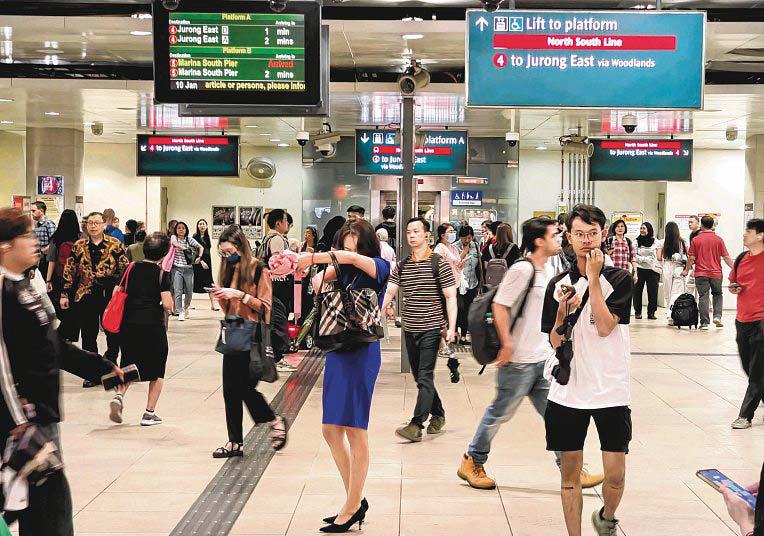 Commuters on North-South Line face delays as train stalls