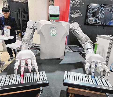 Piano-playing robot, cutting-edge lenses among Singapore innovations at CES 2025