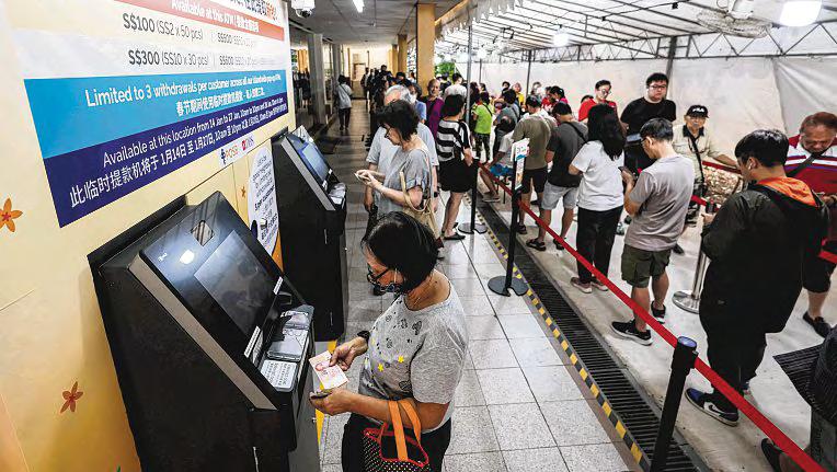 Queues for crisp banknotes do justice to the zodiac sign