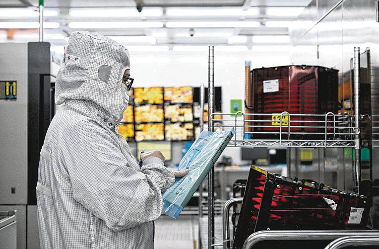 Singapore factory output rises 10.6% in December