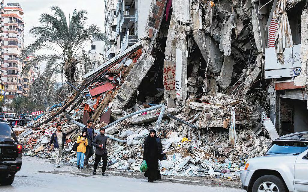 Israeli forces kill 15 in south Lebanon as residents try to return