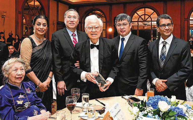 Pioneering surgeon behind nation's first kidney transplant dies at 95