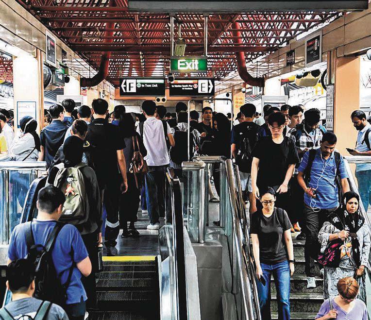 Engineering Vehicle Derails at Depot, Disrupting MRT Services on NSEWL