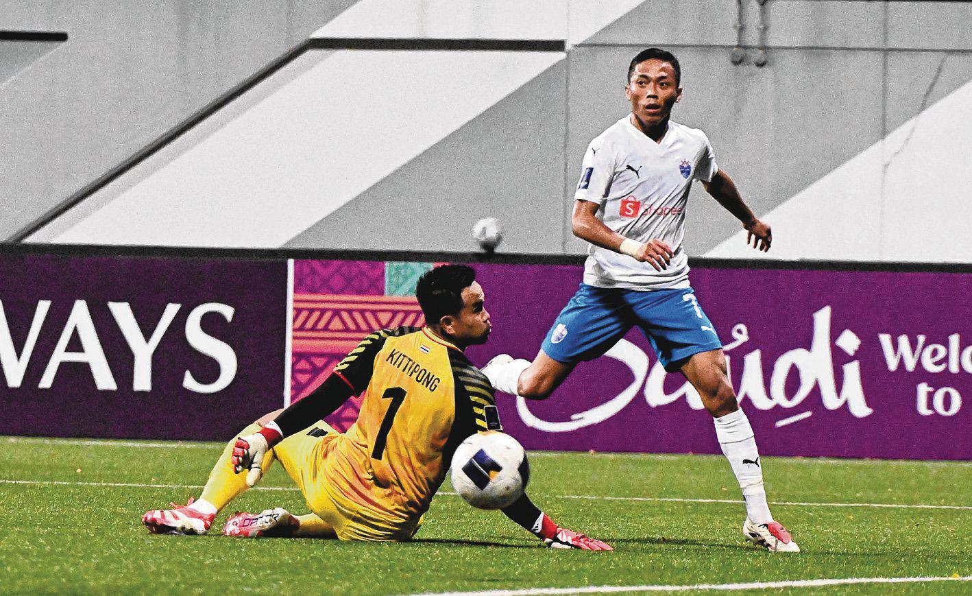 SHAWAL SHOW SENDS SAILORS THROUGH