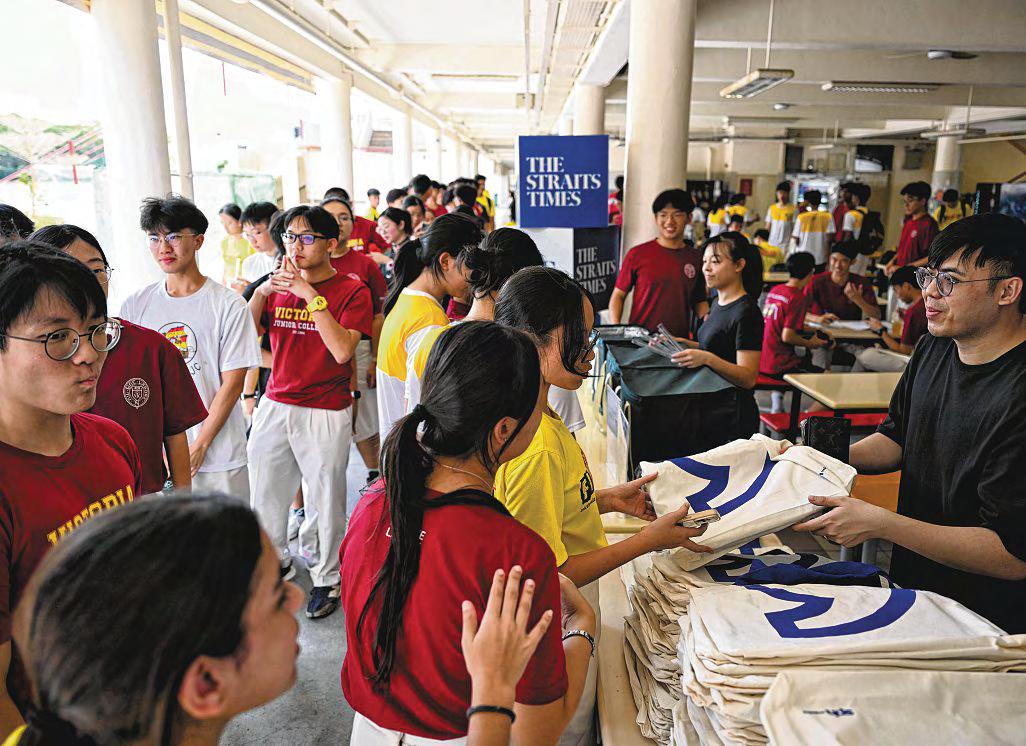 A-level grads at VJC treated to scholarship supplement outreach event by SPH Media