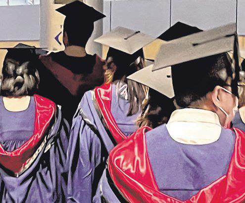 Fewer fresh uni grads find full-time work, but they get higher pay: Survey