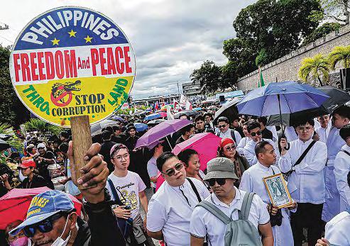 Filipinos Defy Marcos' Snub of People Power Anniversary