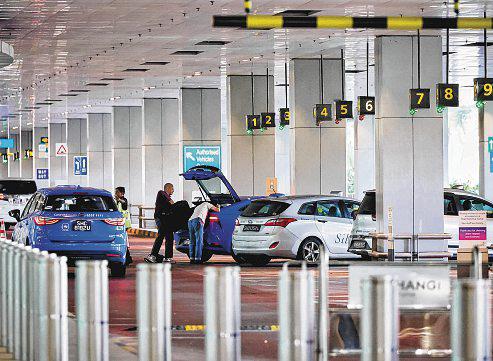 Taxis • Cabbies encouraged to accept cashless payments