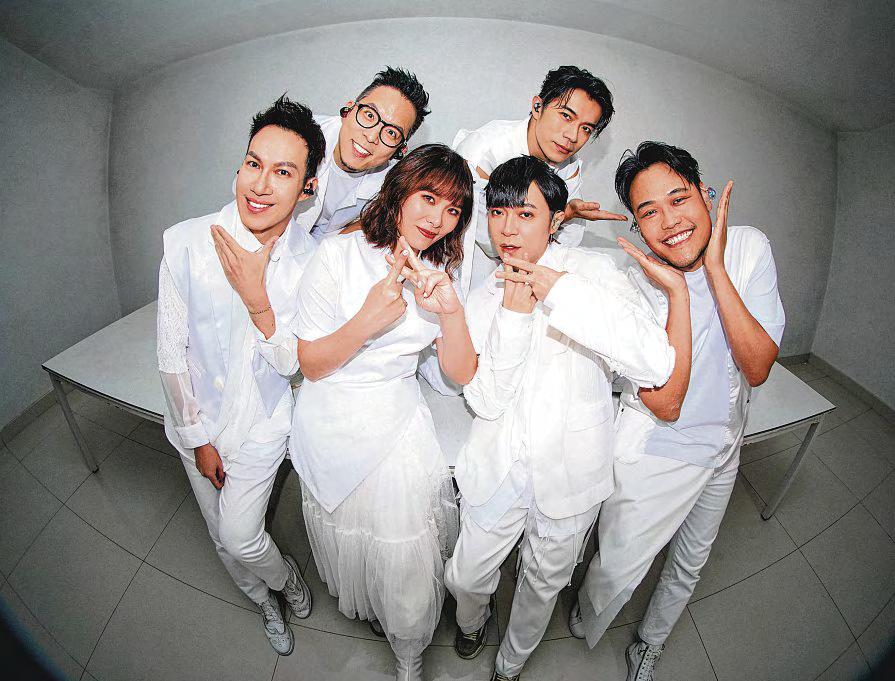 Sodagreen fill the night with banter and song