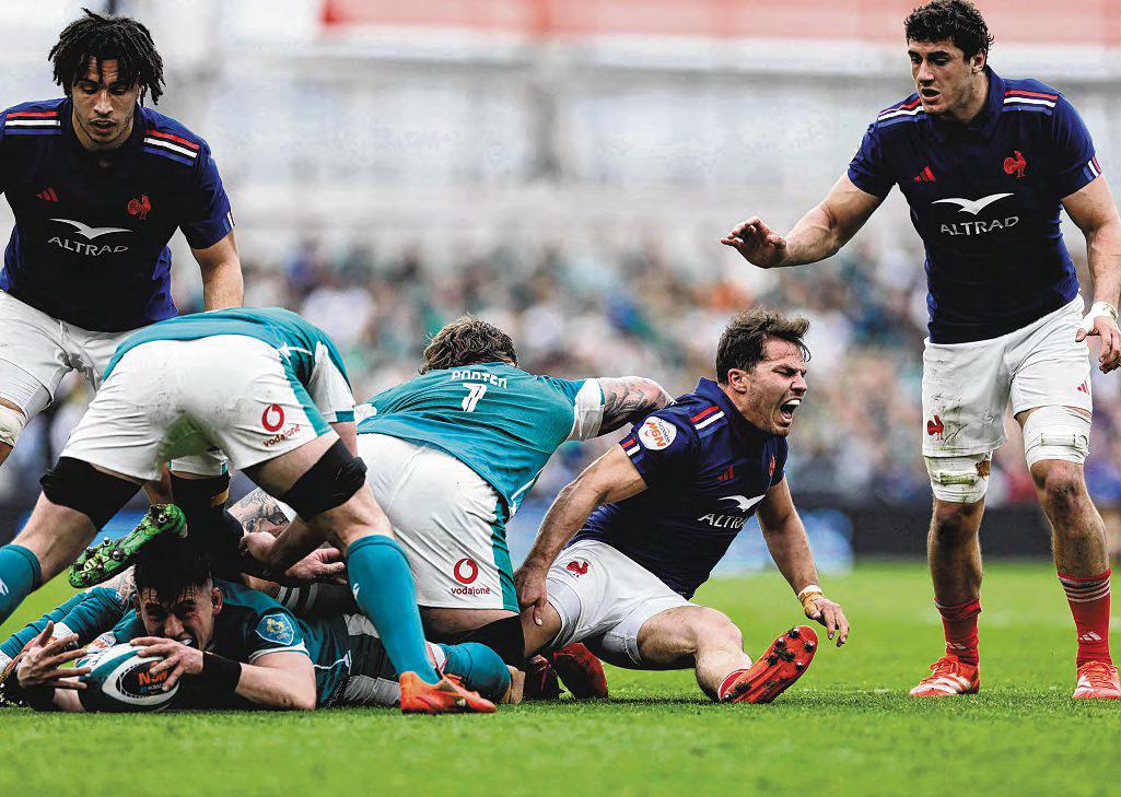 France lose Dupont but close in on Six Nations title