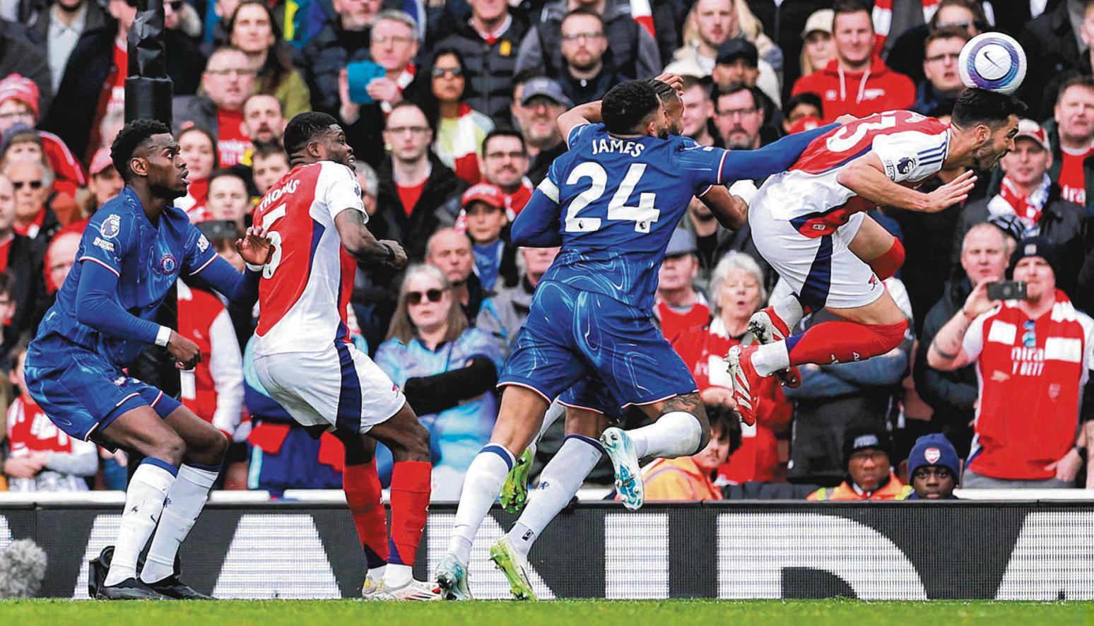 Arsenal Keep Faint Title Hopes Alive