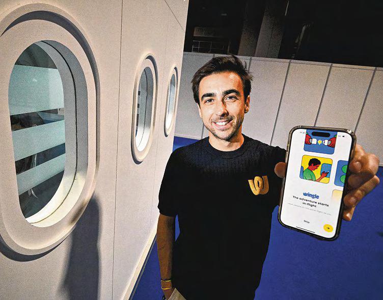 New messaging app allows air travellers to text others on same flight to fill idle time