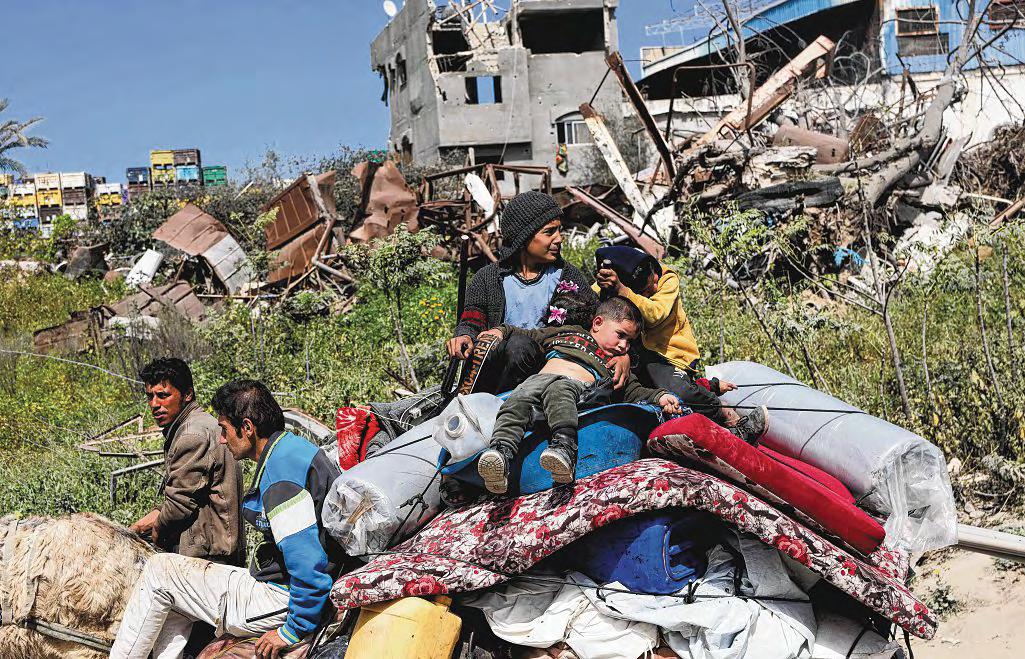 Israeli Strikes Kill 10 as Gazans Told to Leave Combat Zones