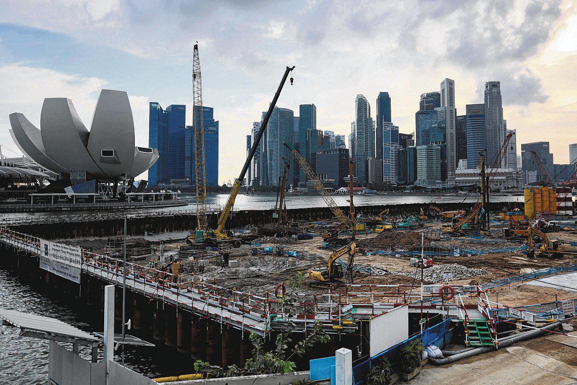 Economists Keep S'pore Growth Forecast for 2025 at 2.6%