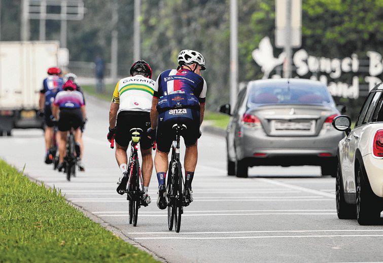 Road safety • Enforce a safe passing distance for drivers overtaking cyclists