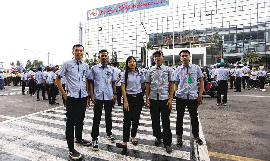 Layoffs, deflation herald bleak Hari Raya for thousands of Indonesians