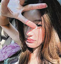 Actress Zhao Lusi Makes Public a Message From Netizen Who Calls Her 'Trash'