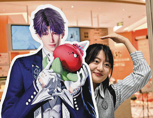 Young Chinese women find virtual love in Deepspace