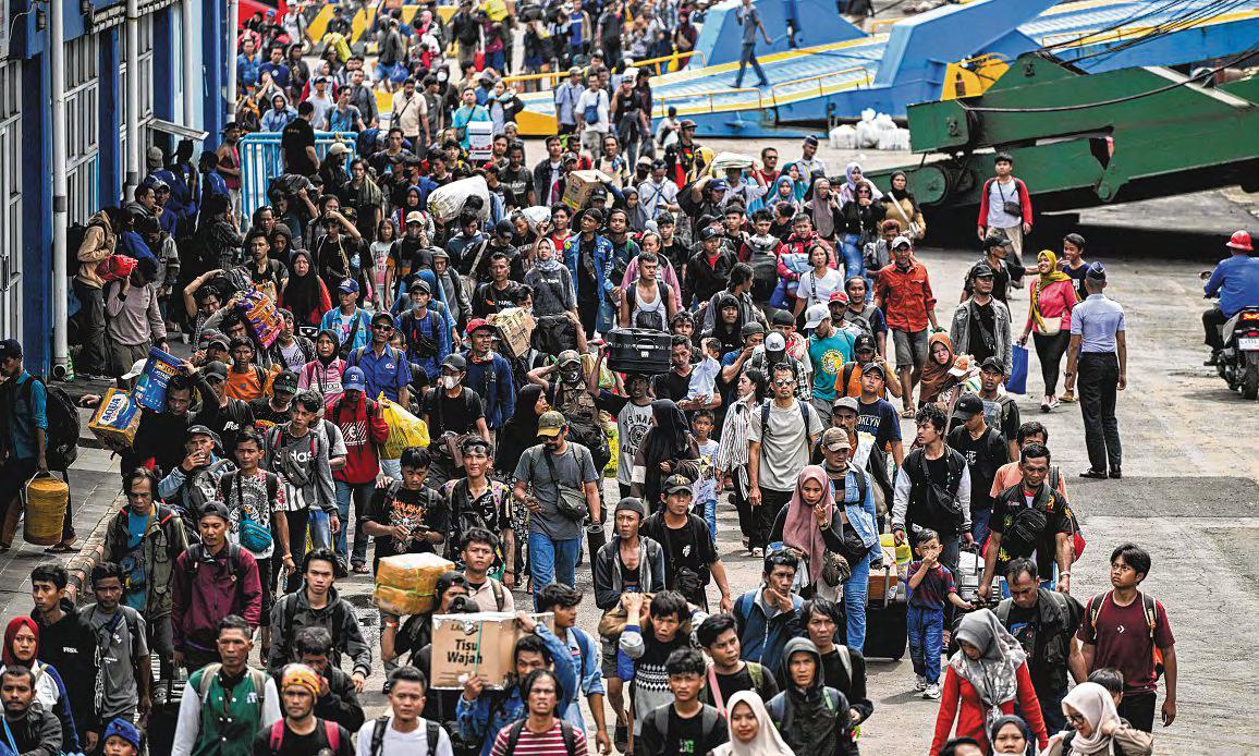 Indonesia's Hari Raya exodus starts early under 'remote work' policy