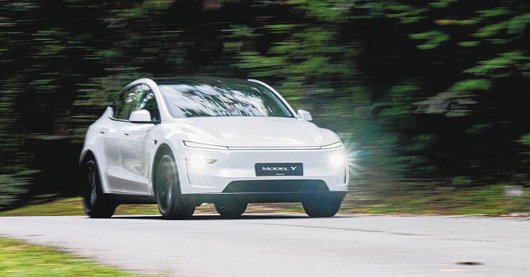 Tesla Announces Singapore-Specific Model Y with Category A COE-Compliant Output