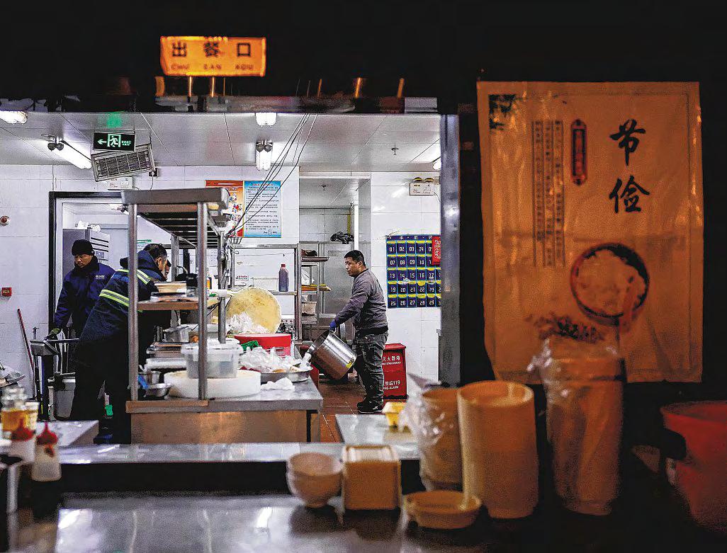 China's Restaurants in Race to the Bottom as Economy Slows
