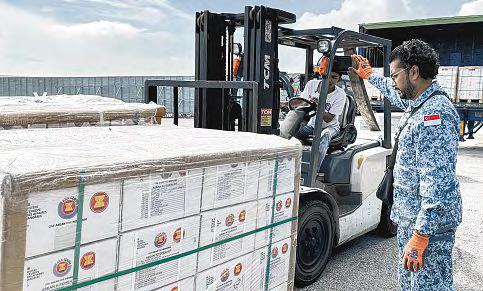 2 RSAF C-130 aircraft deliver more than 9 tonnes of aid to quake victims