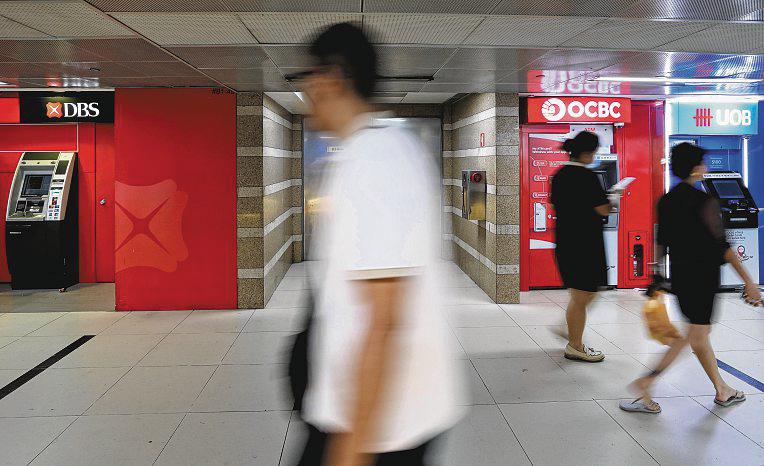 UOB, OCBC to cut interest rates on savings accounts