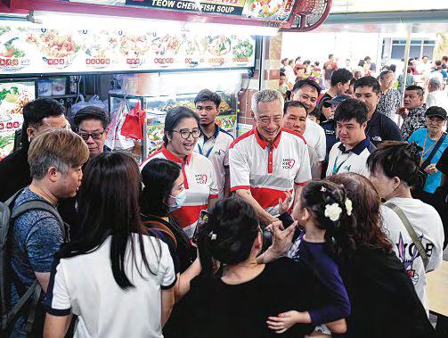 SM Lee Urges Singaporeans To Work Together As One Amid Challenging Global Environment