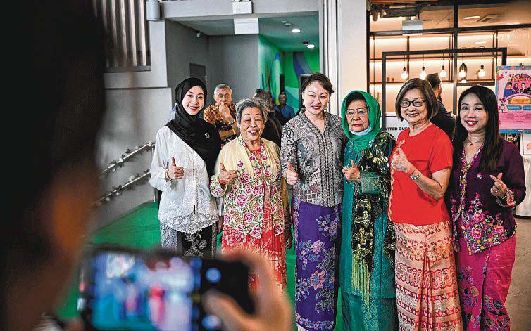 PAP new face seen with 5 MPs at Hari Raya event in Marine Parade GRC