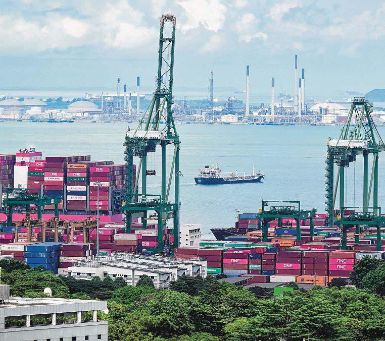 Singapore Downgrades 2025 Growth Forecast to 0%-2% Amid US-China Tariff War