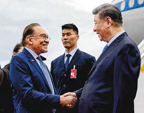 Xi Arrives in Malaysia, Pledges Deeper Ties Amid Escalating US-China Trade War