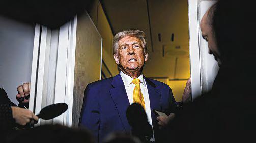 Trump Announces Probes Into Chips and Drugs, Opening Door to Tariffs