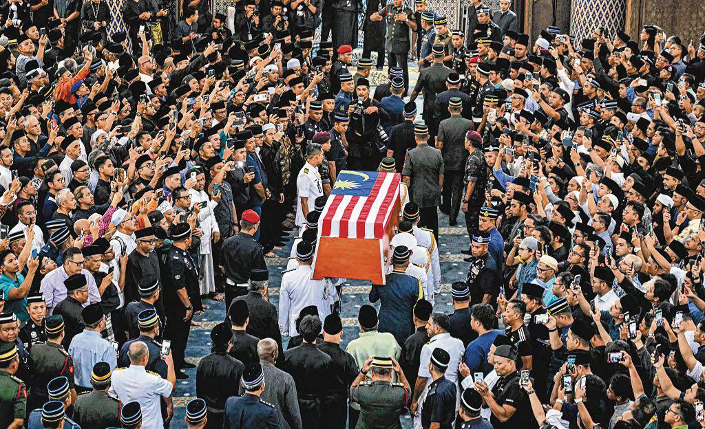 Former Malaysian PM Abdullah Laid to Rest After Thousands Pay Their Respects