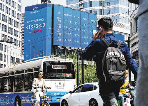 China's Q1 Economic Growth Beats Forecasts Ahead of Tariff Impact