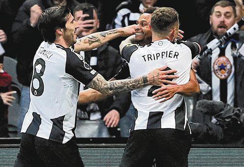 Magpies miss Howe but maul Palace 5-0