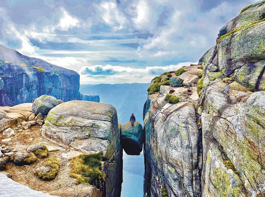 Pregnant RSAF pilot who couldn't fly scales new heights in Norway