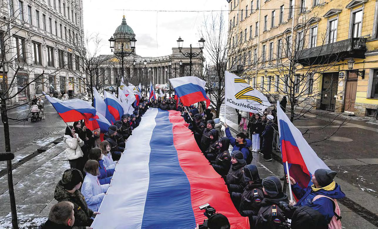 Zelensky insists he won't cede territory to Moscow while Trump eager to cement truce