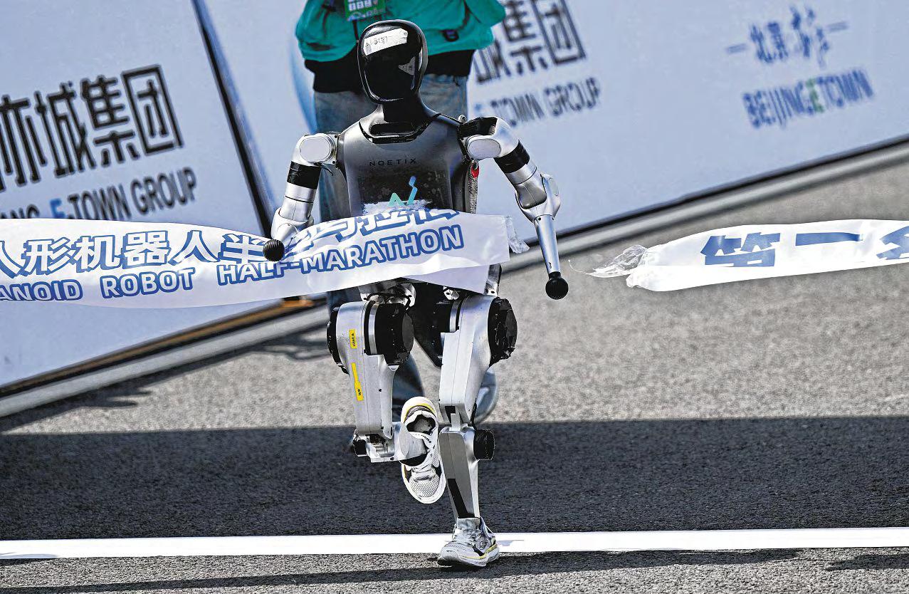 Robots race against humans for first time in Beijing half-marathon