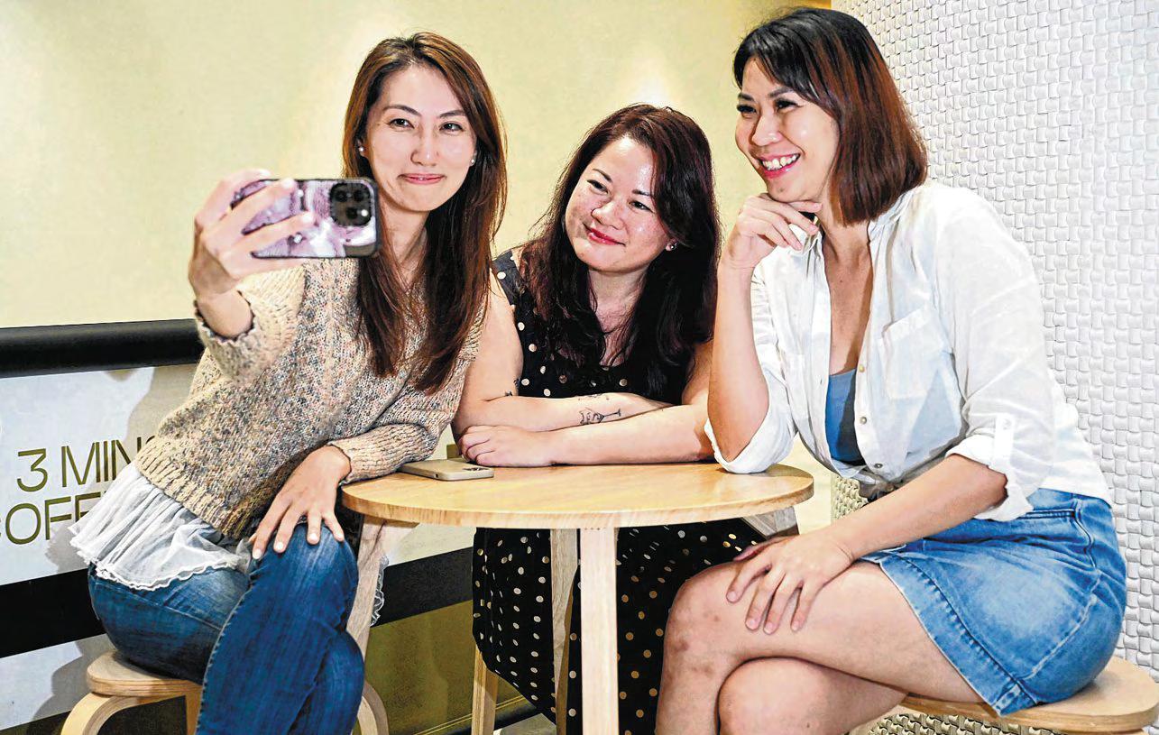 Divorcees Help One Another Begin Again