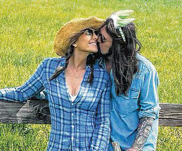 Elizabeth Hurley, Billy Ray Cyrus stun fans with romance