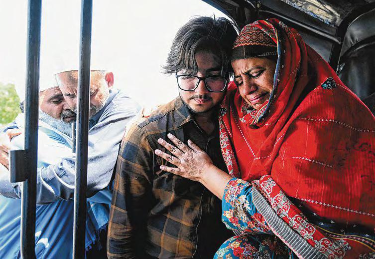 Indian and Pakistani soldiers exchange fire in Kashmir